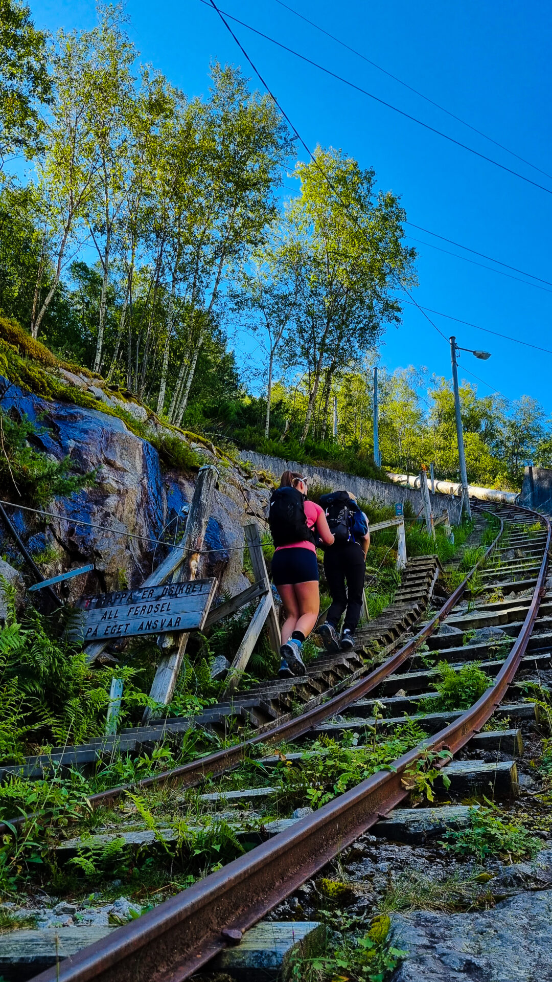 På vei opp Flørlitrappene
