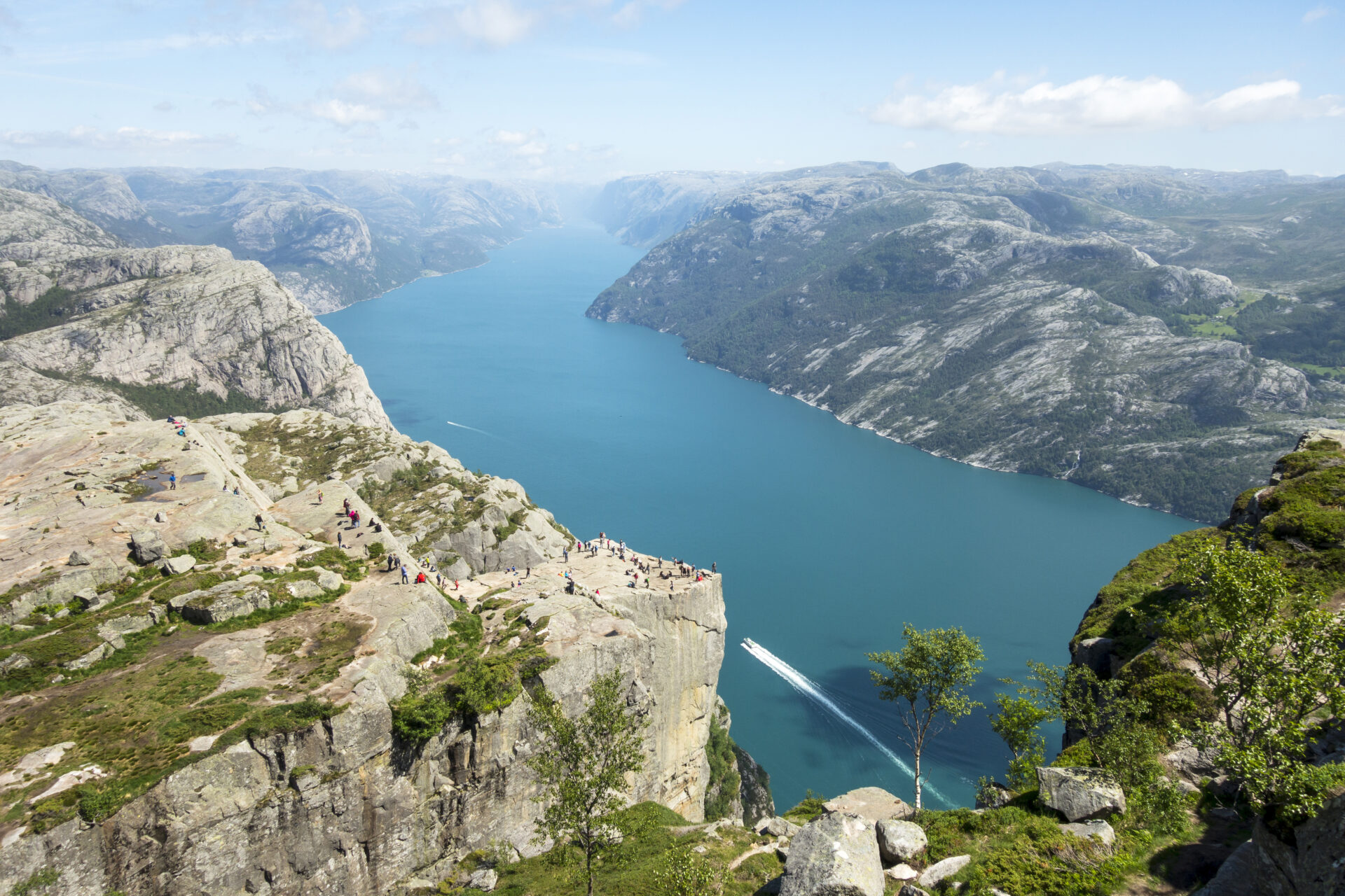 Panoramautsikt fra Preikestolen om sommeren