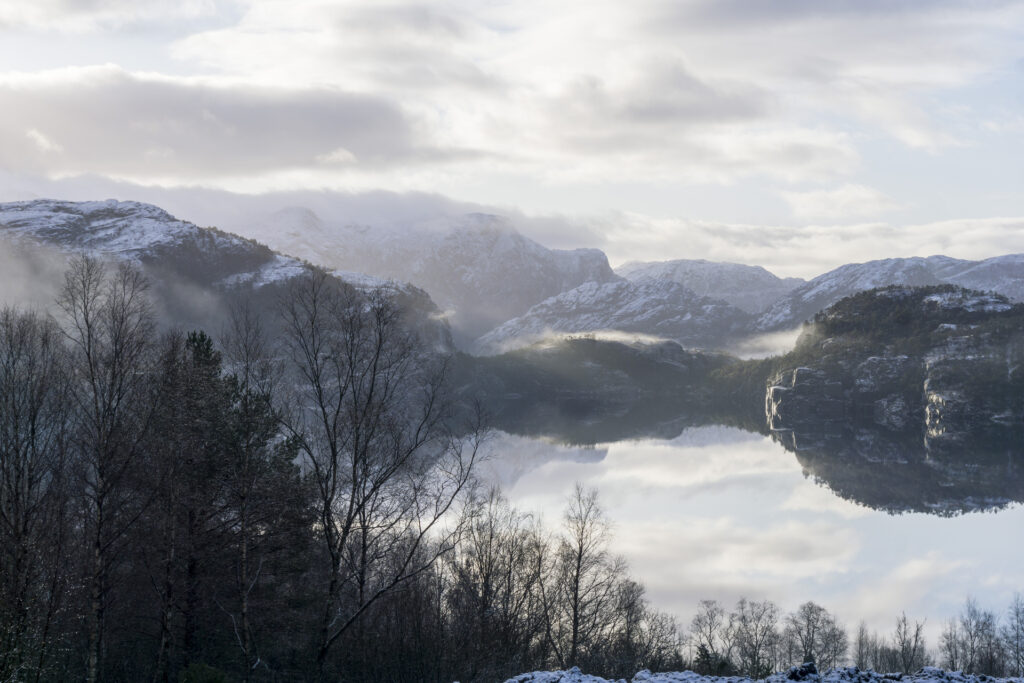 Preikestolen in winter is a tranquil place with crisp air and stunning views. Admire the scenery and enjoy the stillness of the mountain in wintertime. This fantastic day trip from Stavanger is the perfect choice for adventurers seeking the extraordinary!