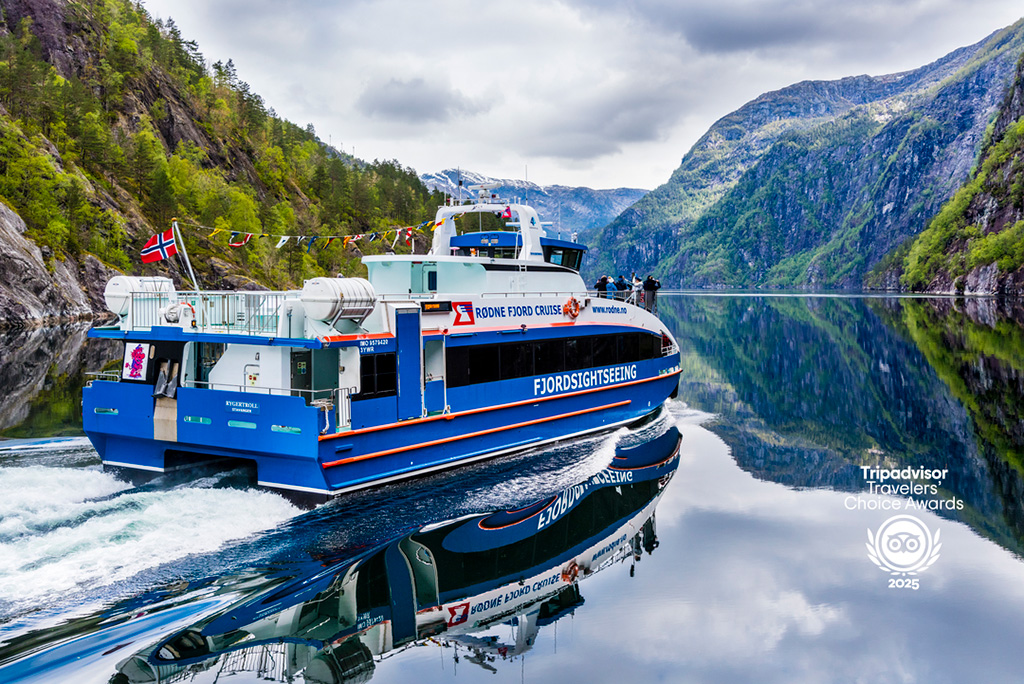 Fjordcruise til Mostraumen i vakre omgivelser, tett på vestlandsnatur