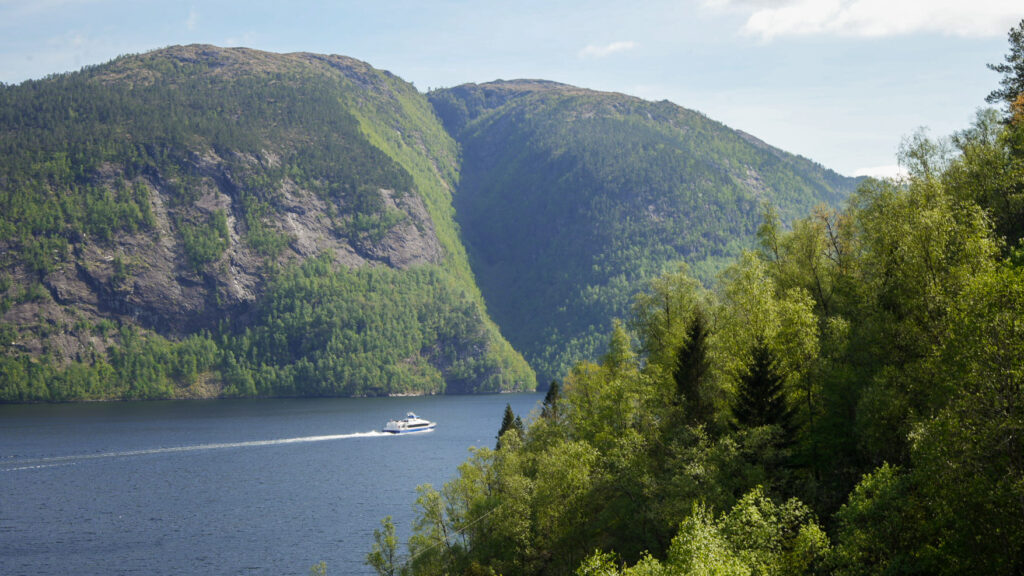 Rødne – the original fjord cruise operator in Bergen – boat sailing through varied landscapes, steep and dramatic cliffs.