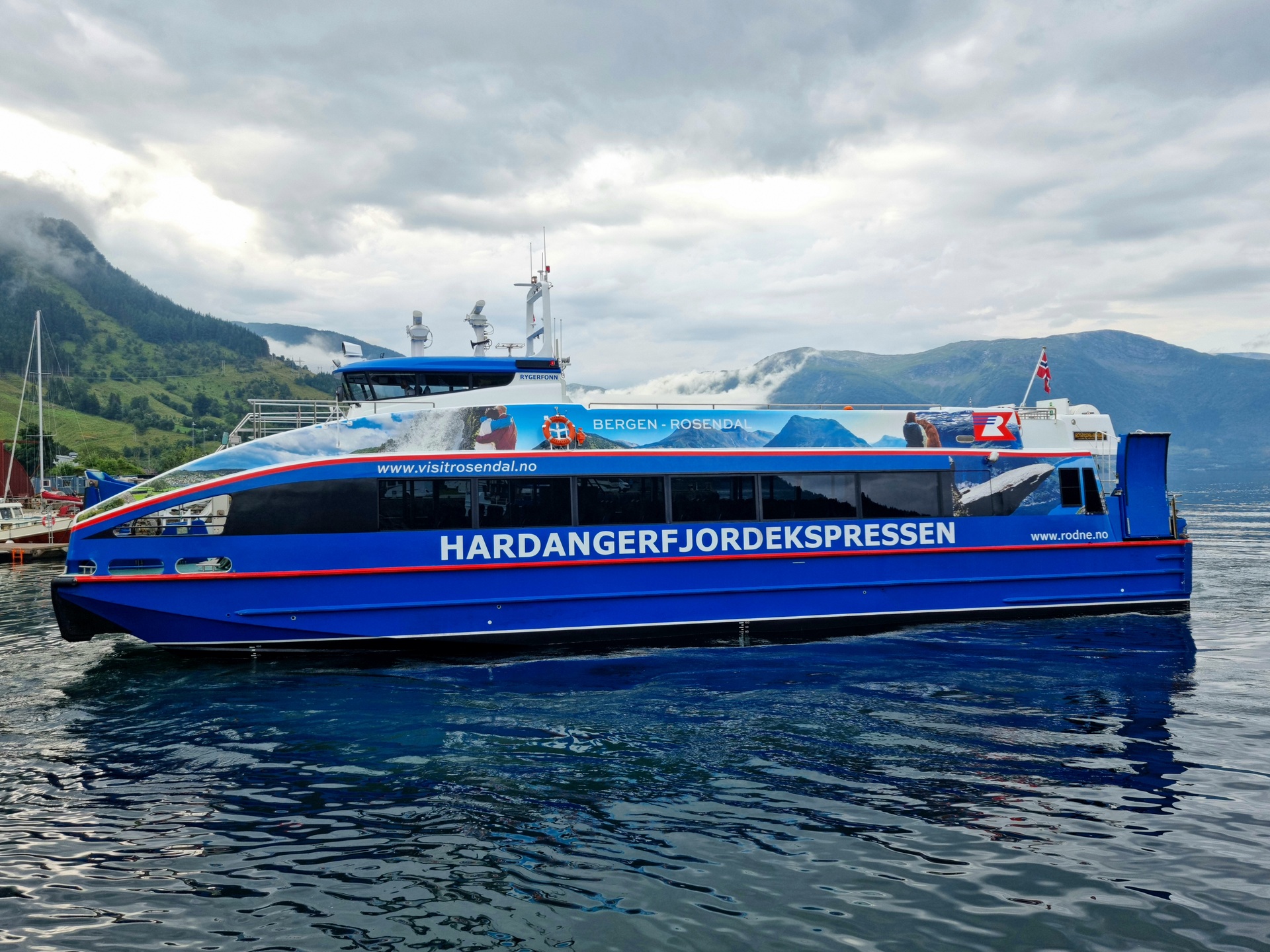 Rygerfonn - Hardangerfjord ekspressen fra Bergen til Rosendal