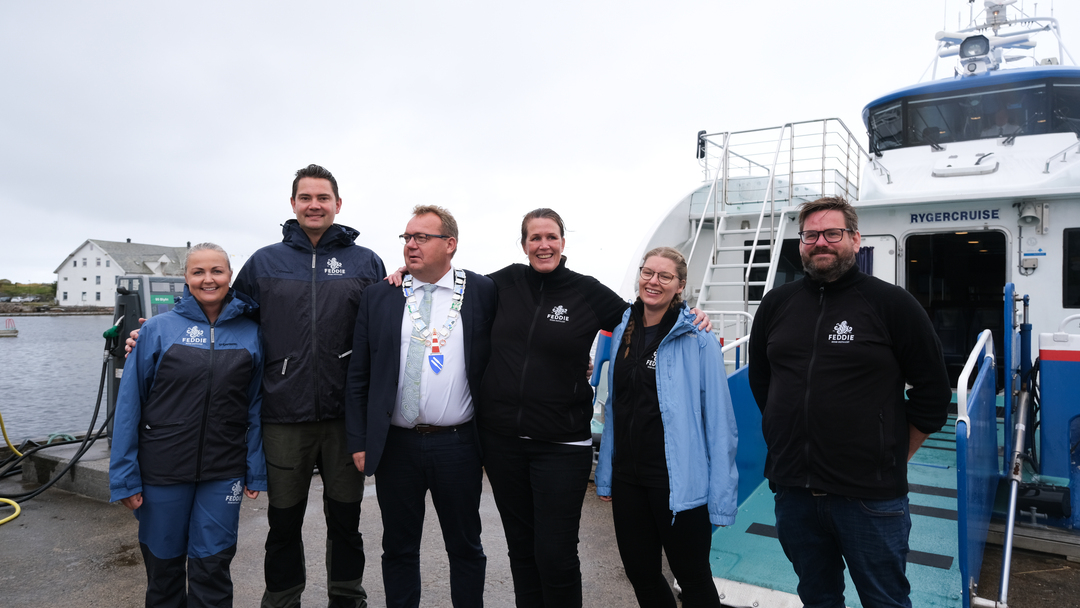 Stor velkomst av ordfører Stian Herøy og gjengen på Feddie Ocean destillery