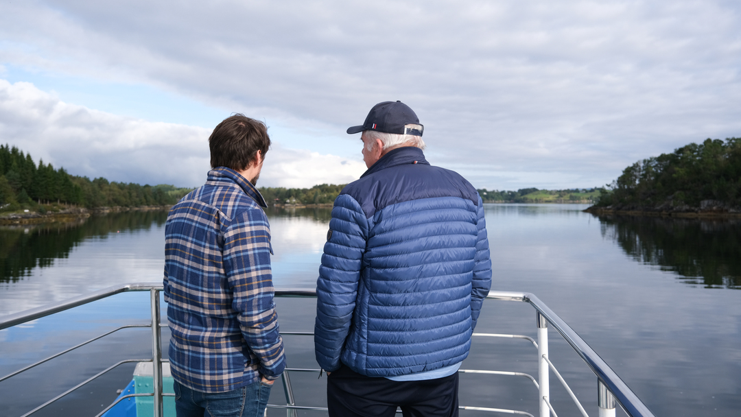 Ute på dekk i Alverstraumen på vi til Fedje