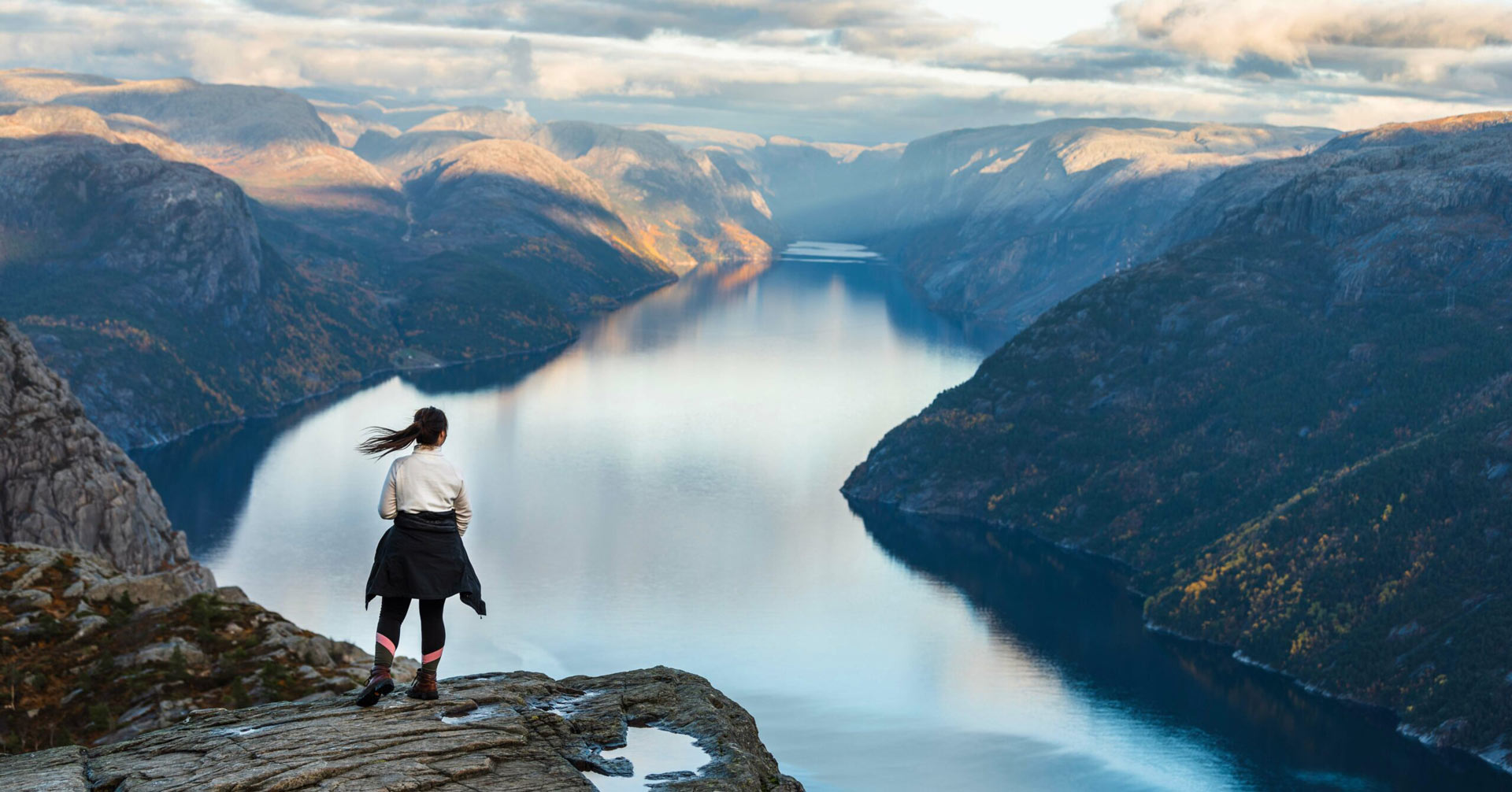 Girl overlooking the lysefjord from the top of Preikestolen