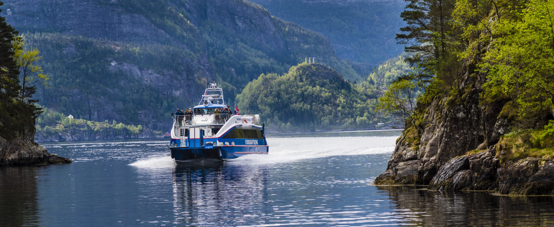 Fjordcruise fra Bergen til Mostraumen. Tett på fantastiske naturopplevelser.