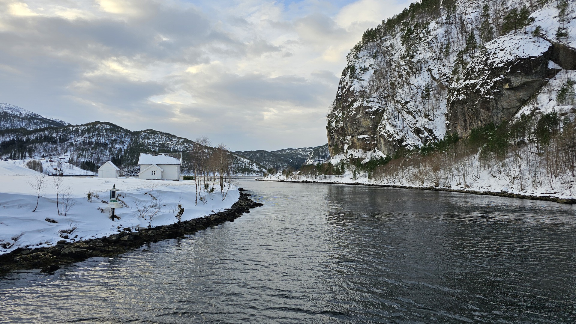 Fjordcruise Mostraumen i snølandskap