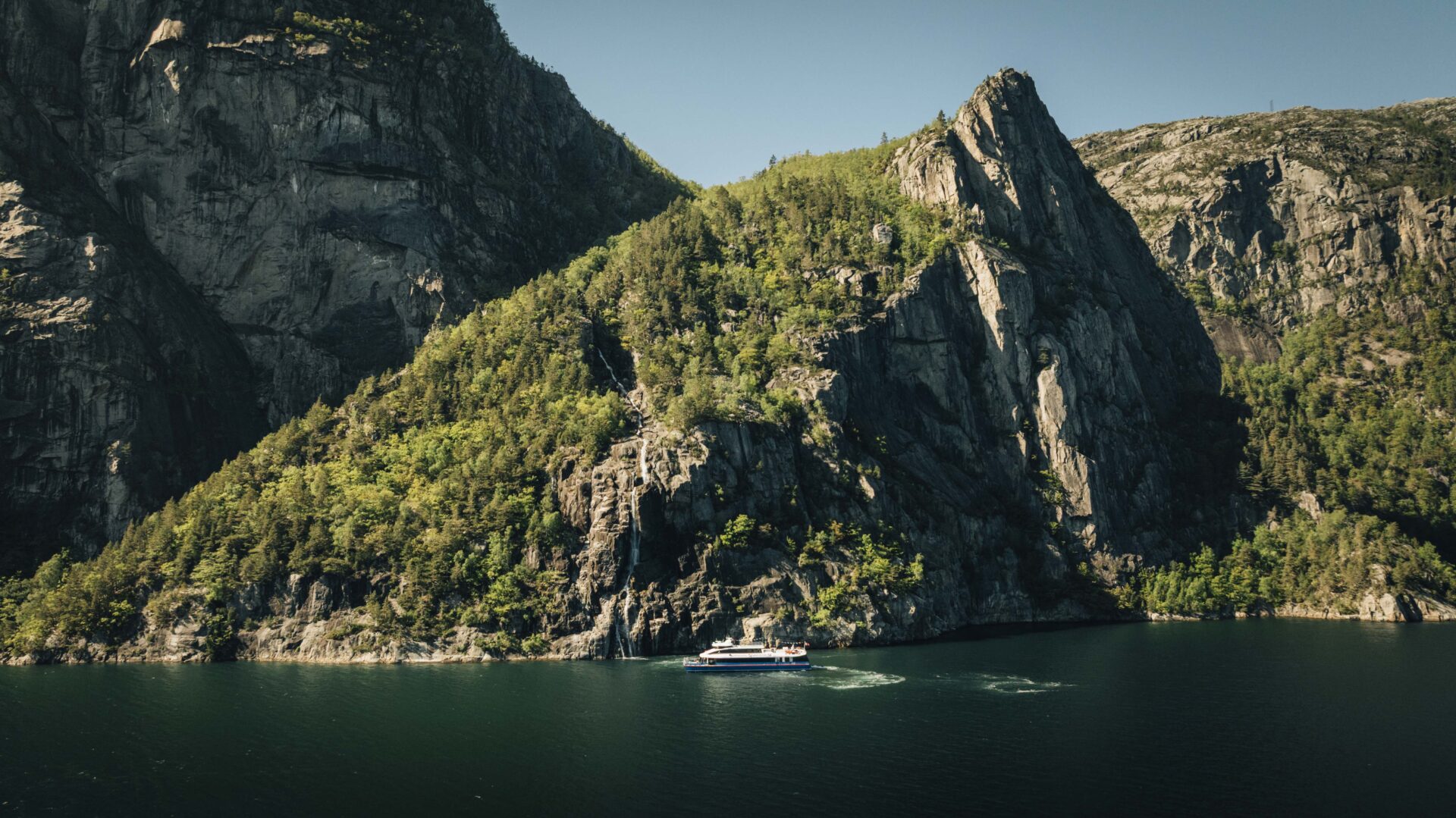 Fjord cruise Lysefjord & Preikestolen